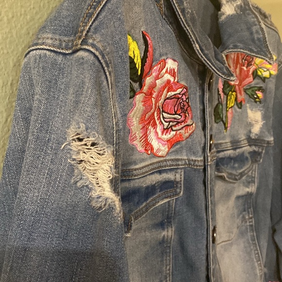 Lane Bryant Distressed Embroidered Patches Denim Jean Jacket Size 22 - Picture 4 of 7